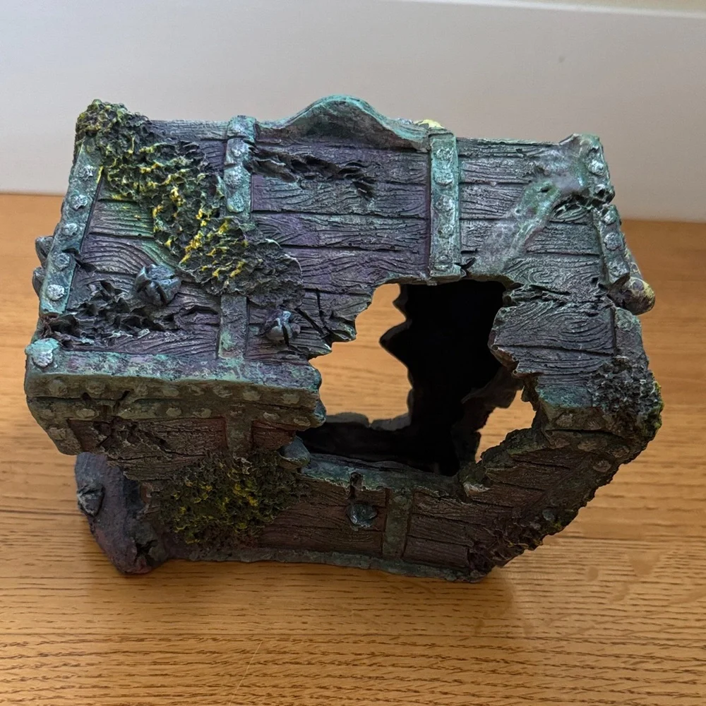 Sunken Treasure Chest Aquarium Decor